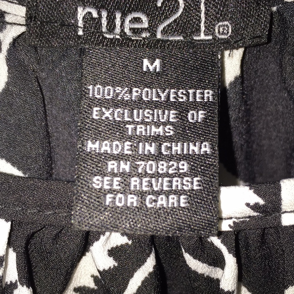 FREE GIFT. Rue21 Top - Picture 4 of 5